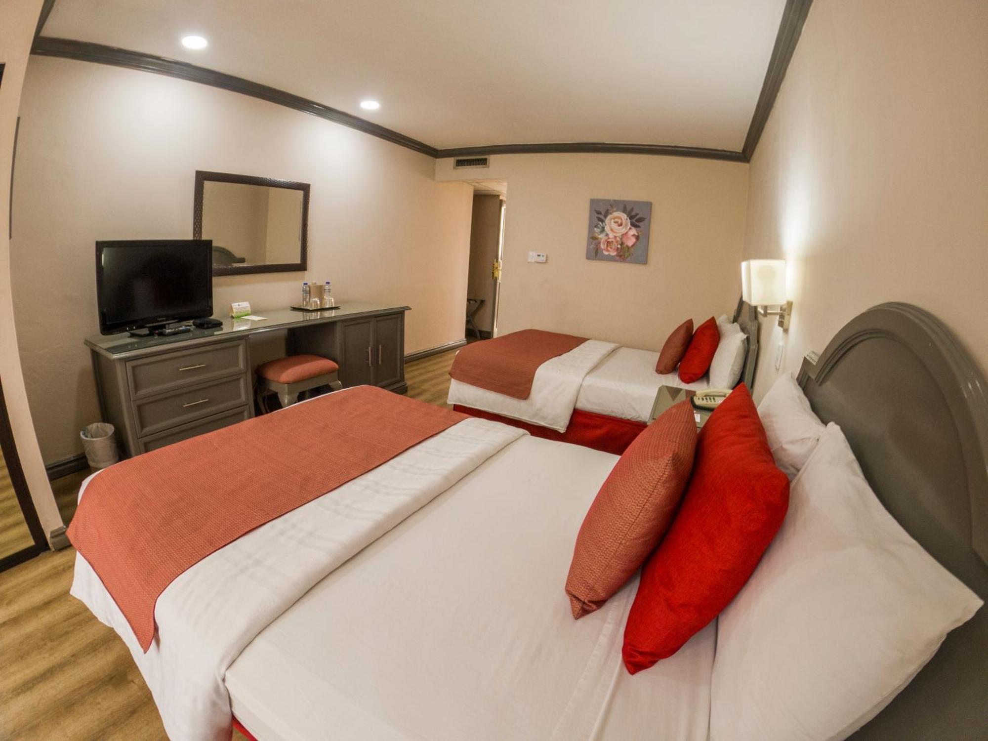 Hotel Santander Plaza Guatemala City Exterior photo
